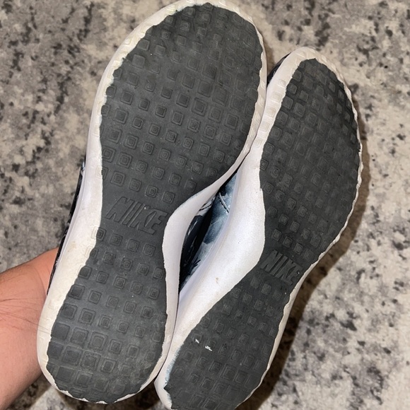 Nike Juvenate floral shoes - Picture 5 of 7